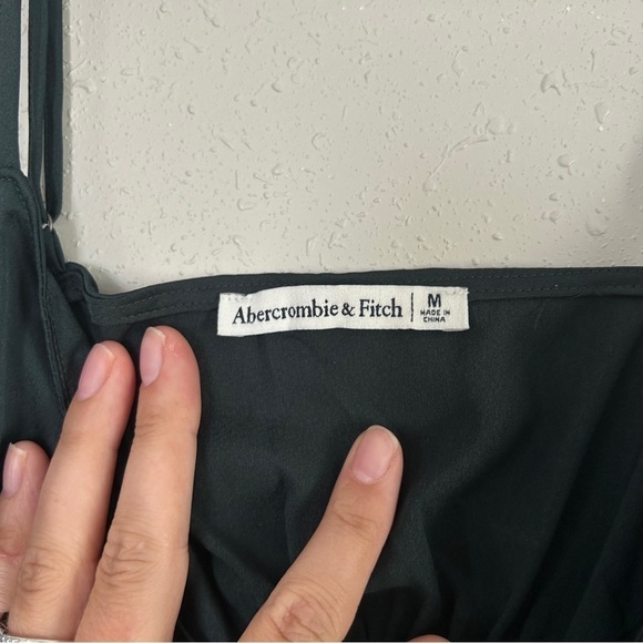 Abercrombie & Fitch Green Tie Front Spaghetti Strap Blouse Casual Holiday Medium - Picture 2 of 6